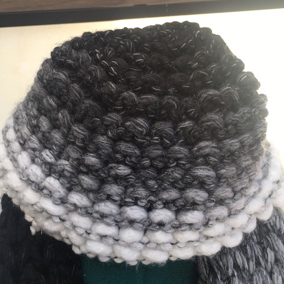 New Hand Crafted Chunky Knit Ombré Scarf and Beanie Cold Weather Gift Set - Picture 4 of 8